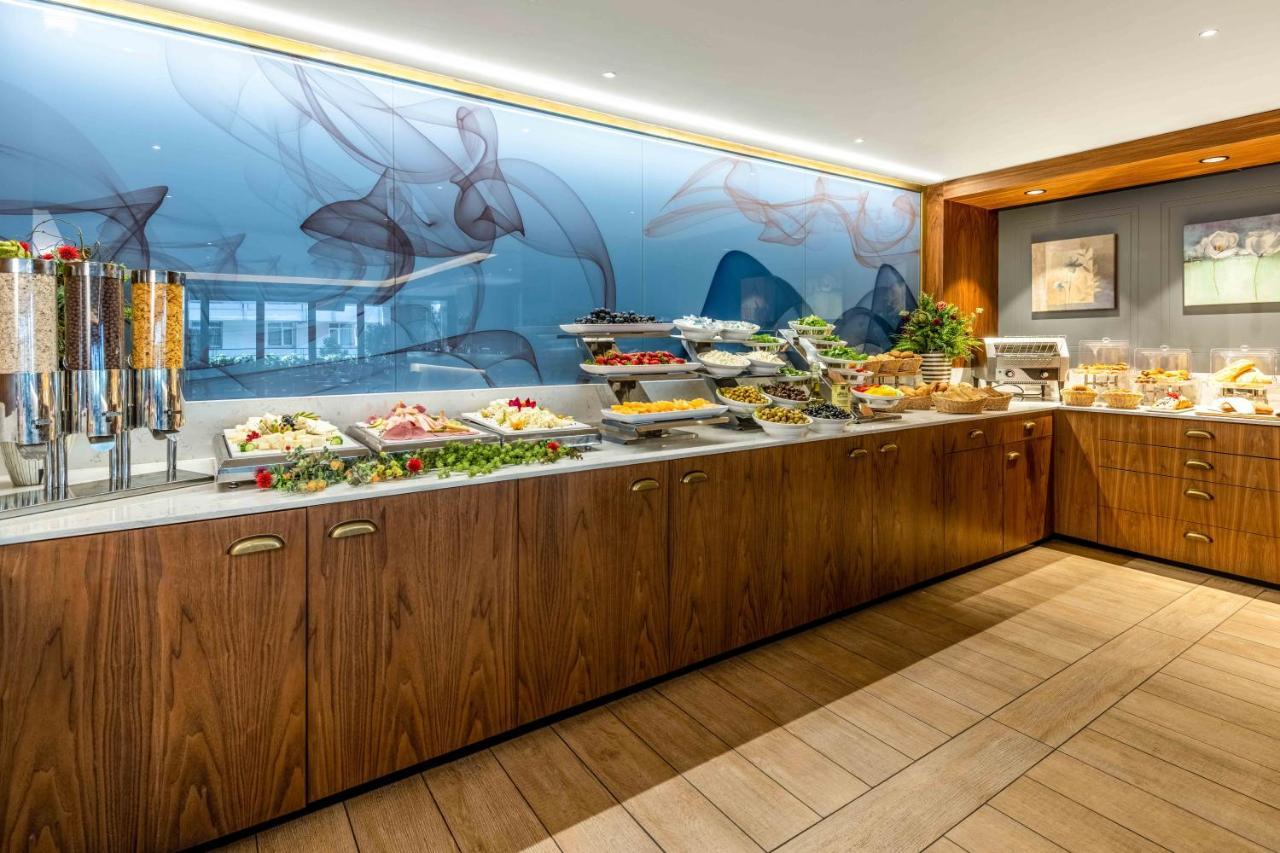 Tzl Suites Hotel Nisantasi İstanbul Dış mekan fotoğraf The buffet at the lounge
