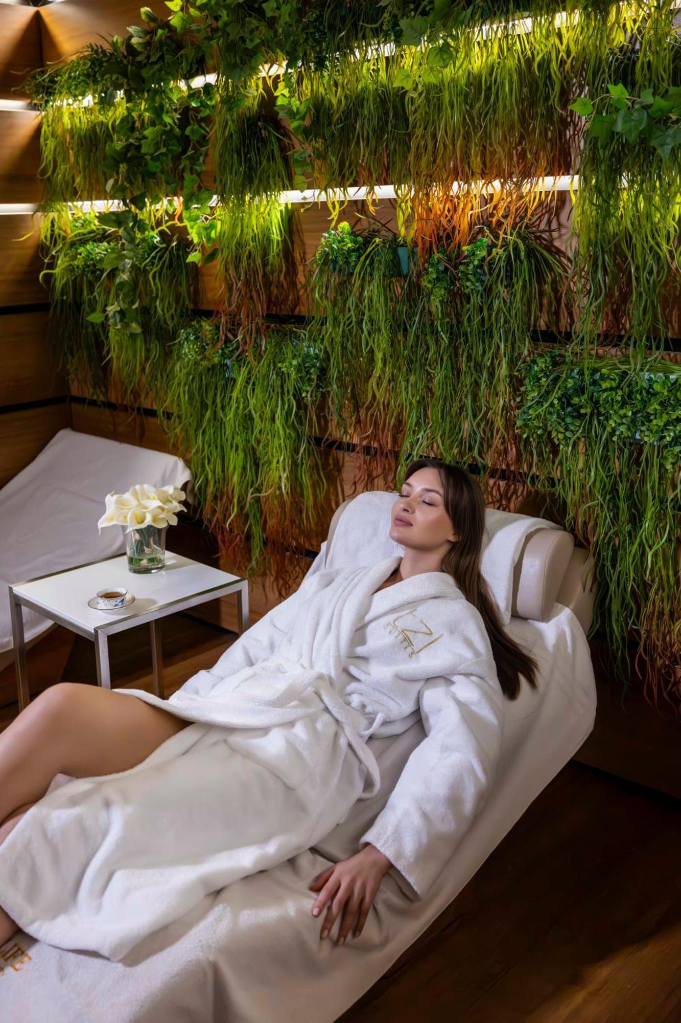 Tzl Suites Hotel Nisantasi İstanbul Dış mekan fotoğraf A woman relaxing in a spa